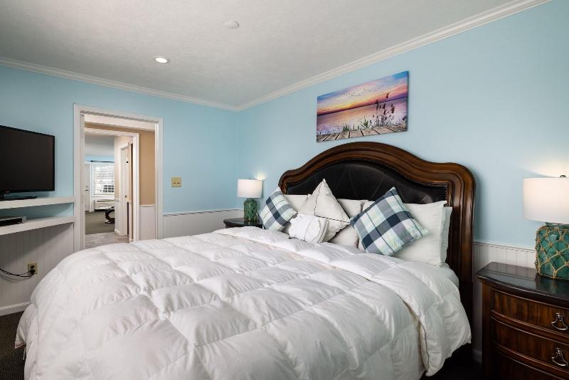 Old Harbor Inn image