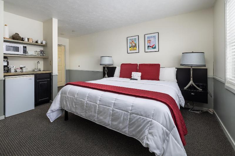 Old Harbor Inn image