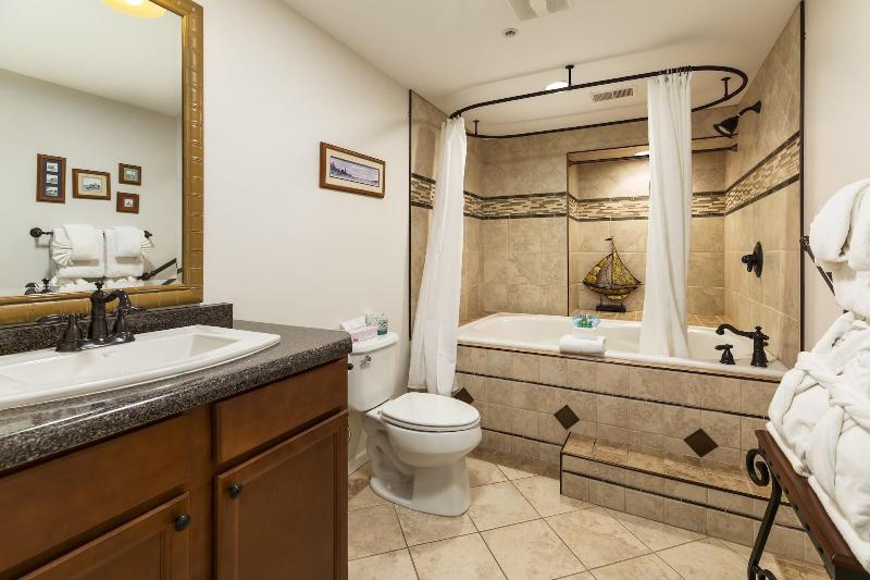 Old Harbor Inn image