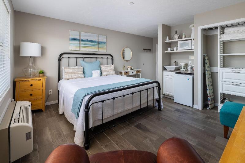 Old Harbor Inn image