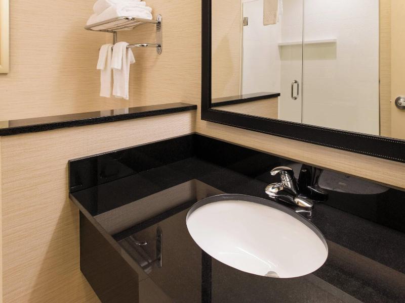 Fairfield Inn & Suites Utica image