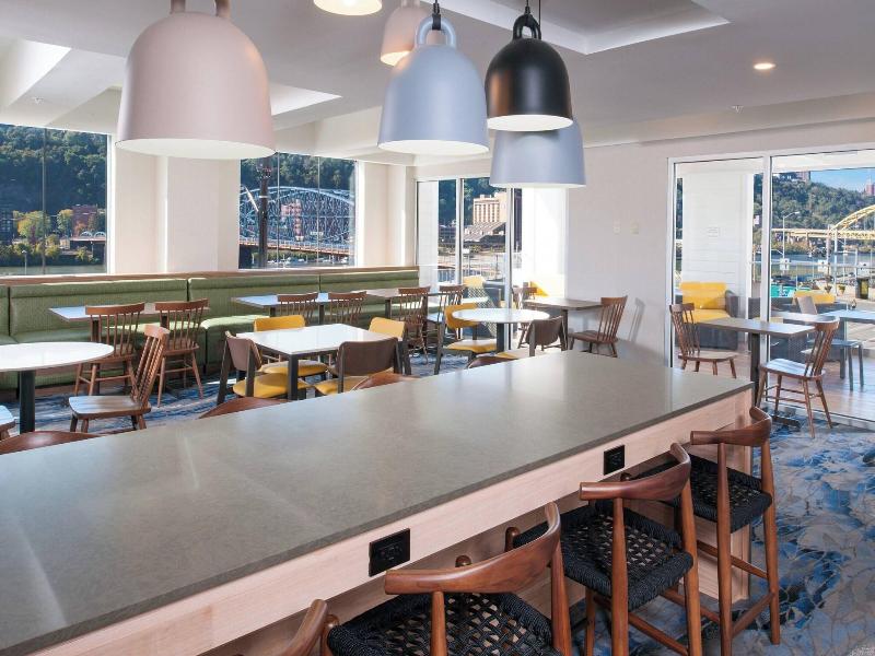 Fairfield Inn & Suites by Marriott Pittsburgh Down image