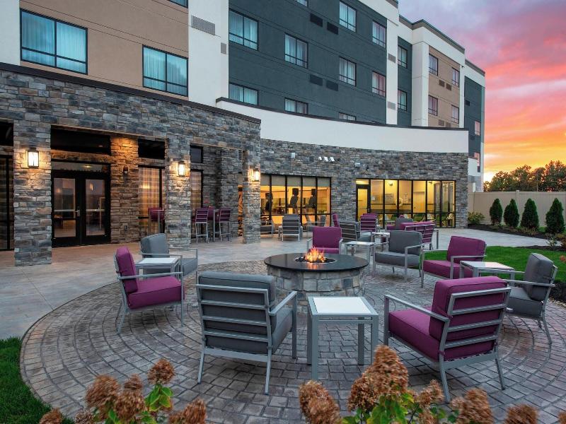 Courtyard By Marriott Cleveland Elyria image