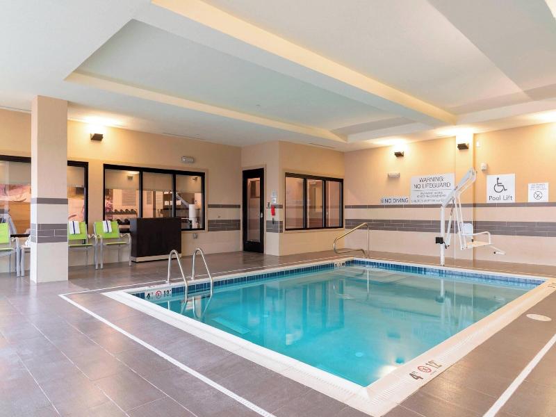 Courtyard By Marriott Cleveland Elyria image