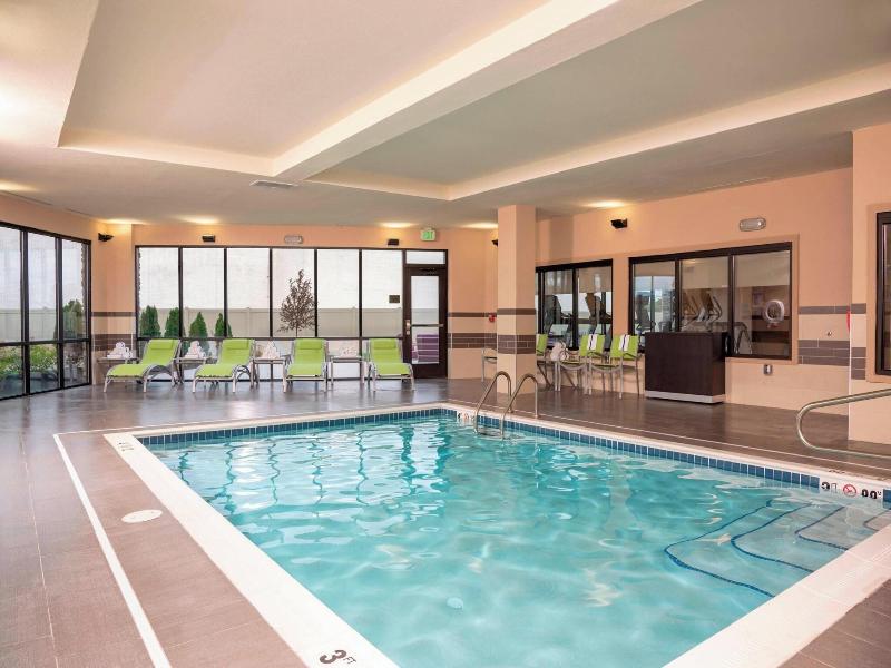 Courtyard By Marriott Cleveland Elyria image
