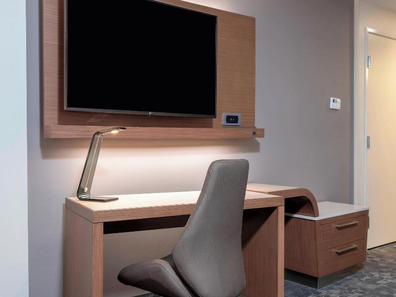 Courtyard By Marriott Cleveland Elyria image