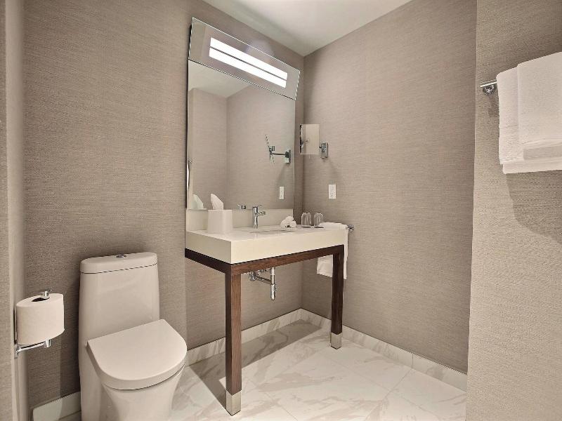 Courtyard By Marriott Montreal Brossard image