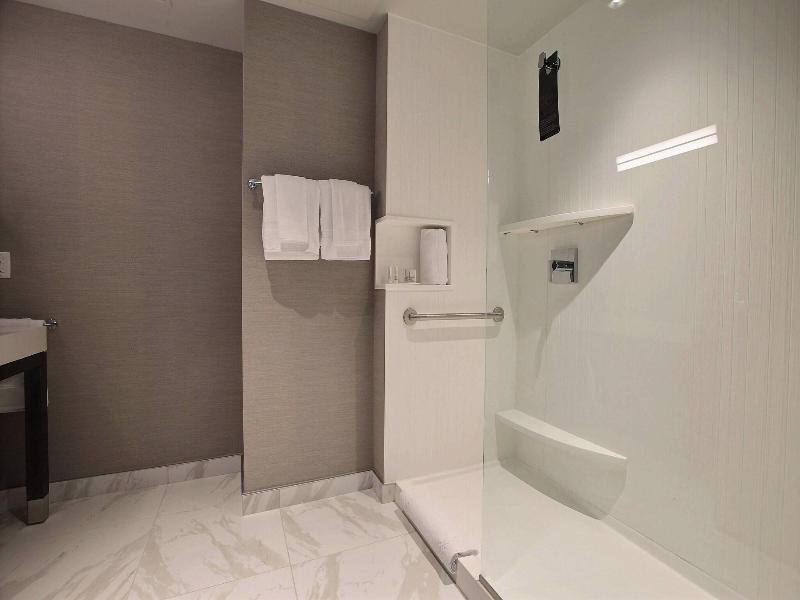 Courtyard By Marriott Montreal Brossard image