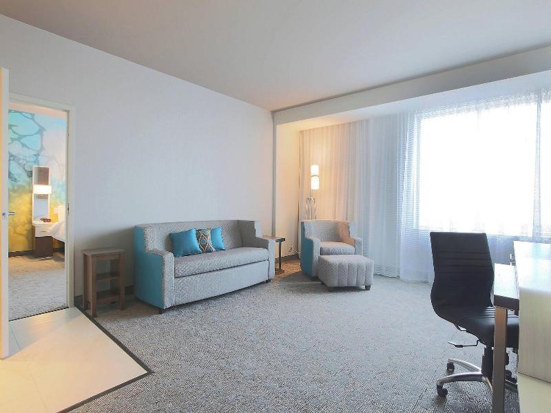 Courtyard By Marriott Montreal Brossard image