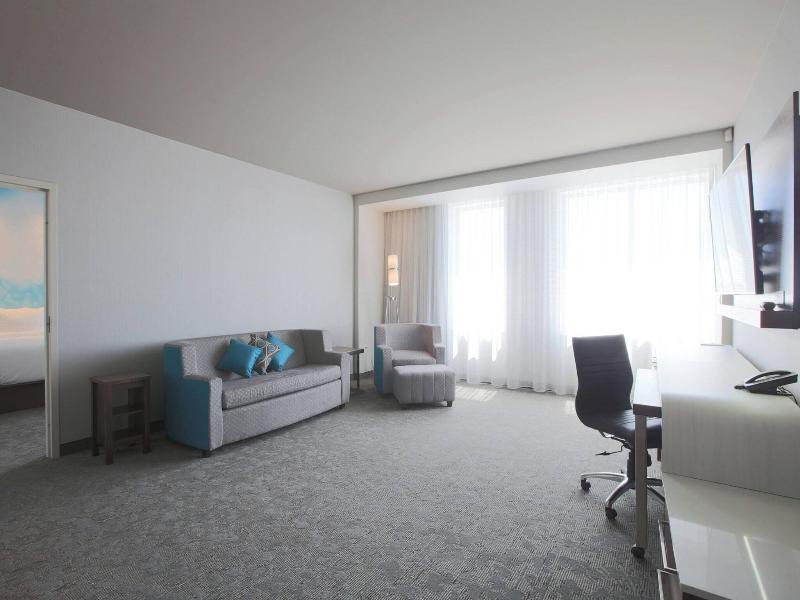 Courtyard By Marriott Montreal Brossard image