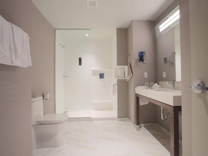 Courtyard By Marriott Montreal Brossard image