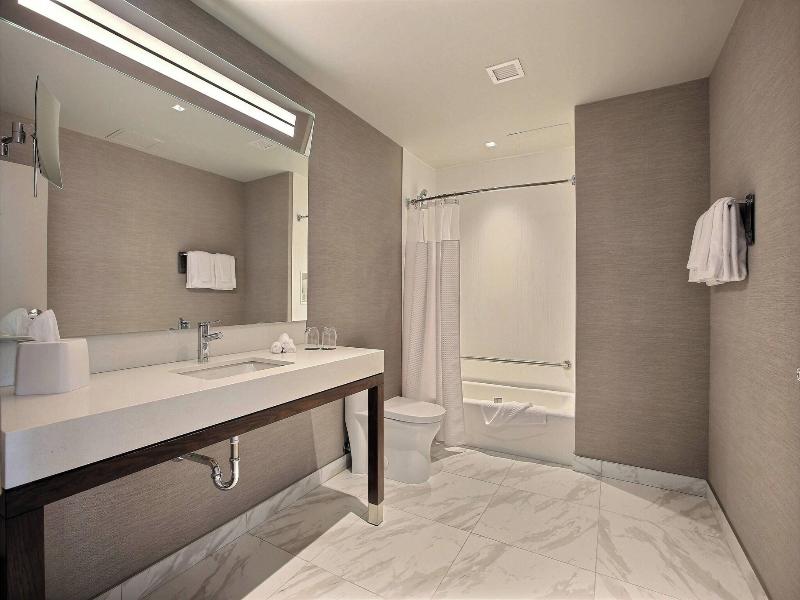 Courtyard By Marriott Montreal Brossard image