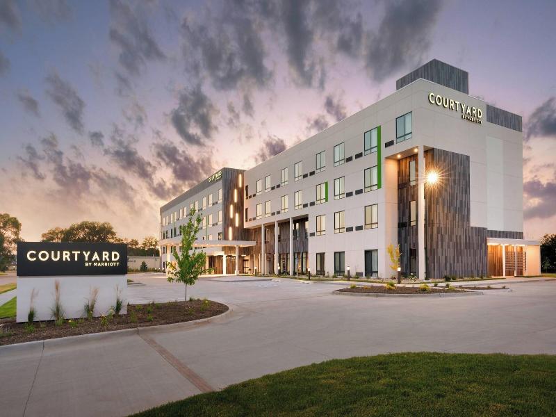 Courtyard By Marriott Ames image