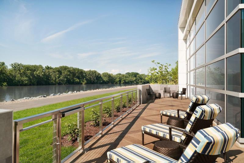The Landing Hotel at Rivers Casino & Resort image