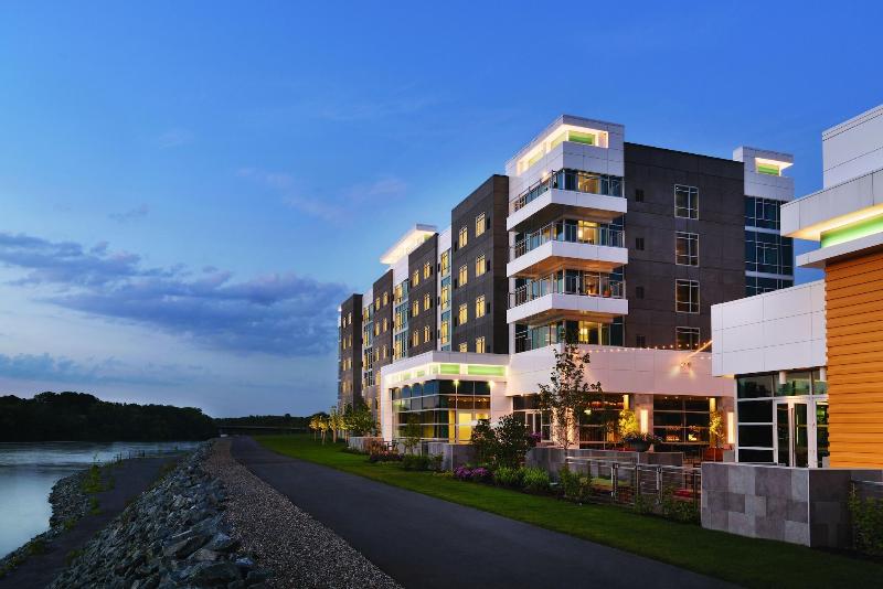The Landing Hotel at Rivers Casino & Resort image
