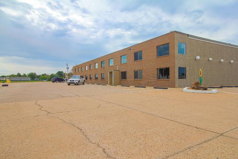 HomeTown Inn By OYO - Liberal, KS image