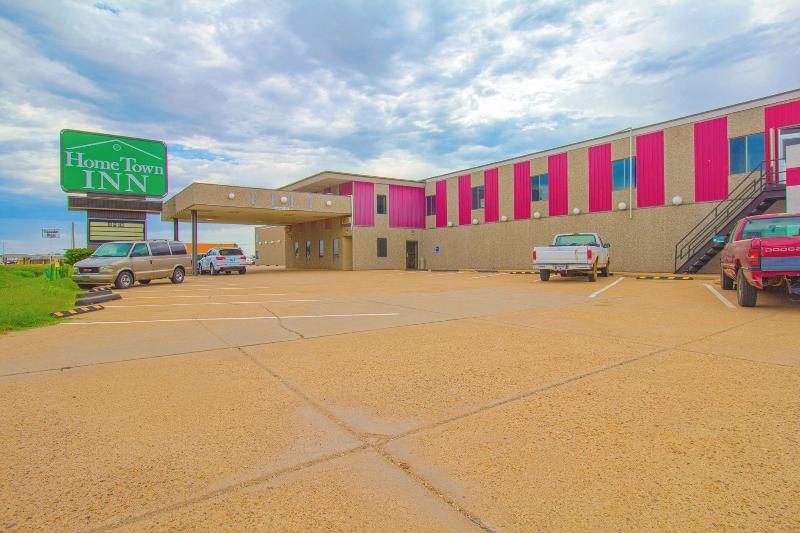 HomeTown Inn By OYO - Liberal, KS image