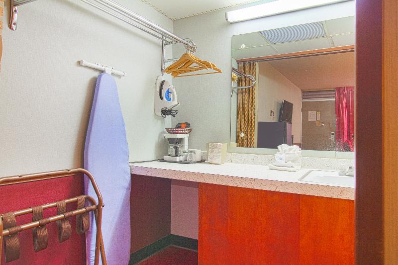 HomeTown Inn By OYO - Liberal, KS image