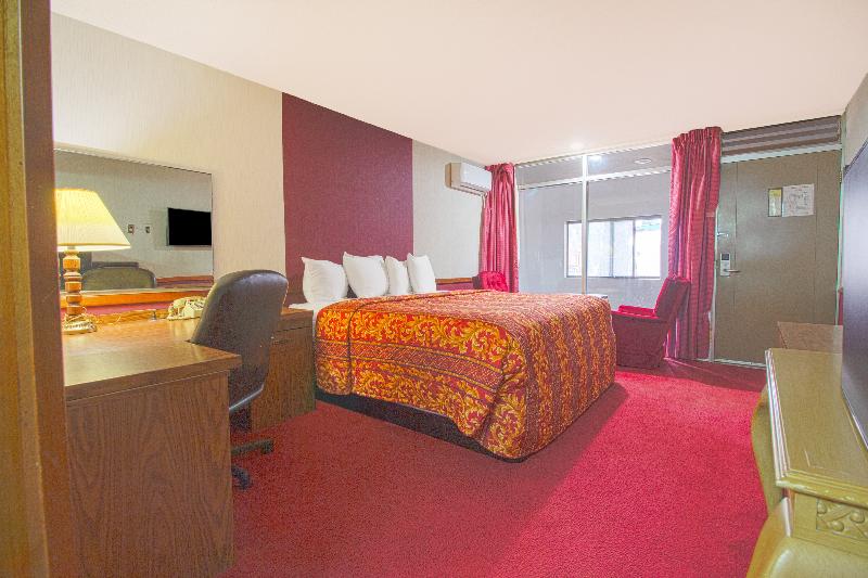 HomeTown Inn By OYO - Liberal, KS image