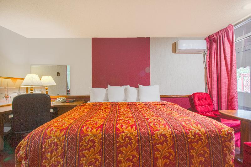HomeTown Inn By OYO - Liberal, KS image