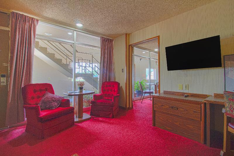 HomeTown Inn By OYO - Liberal, KS image