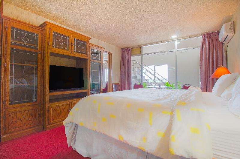 HomeTown Inn By OYO - Liberal, KS image