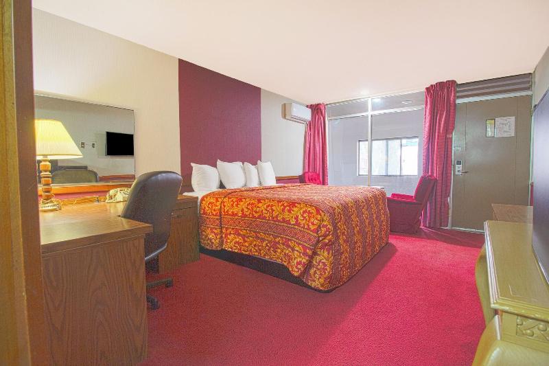 HomeTown Inn By OYO - Liberal, KS image