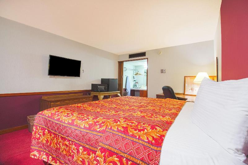 HomeTown Inn By OYO - Liberal, KS image