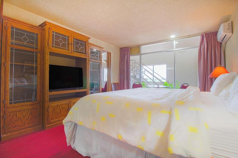 HomeTown Inn By OYO - Liberal, KS image