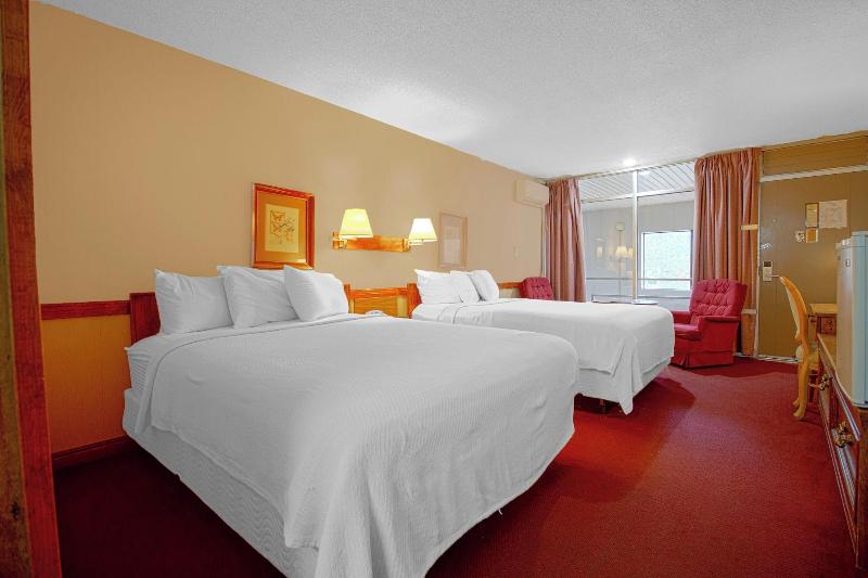 HomeTown Inn By OYO - Liberal, KS image