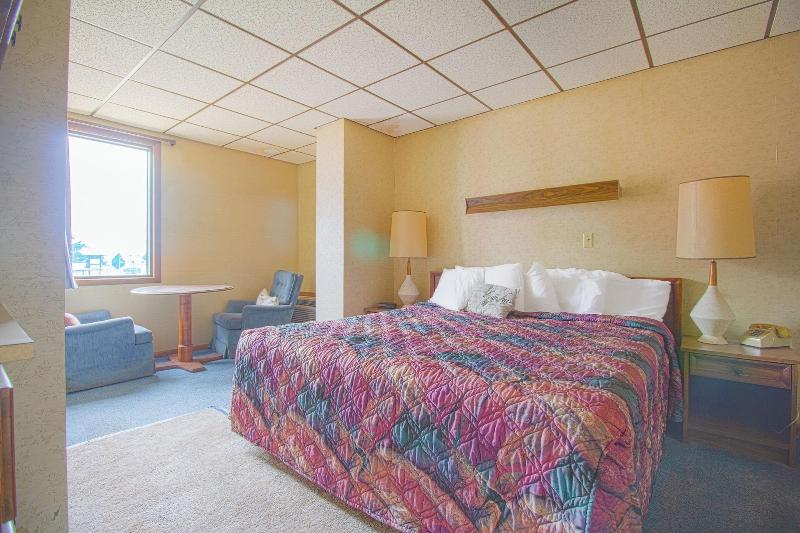 HomeTown Inn By OYO - Liberal, KS image