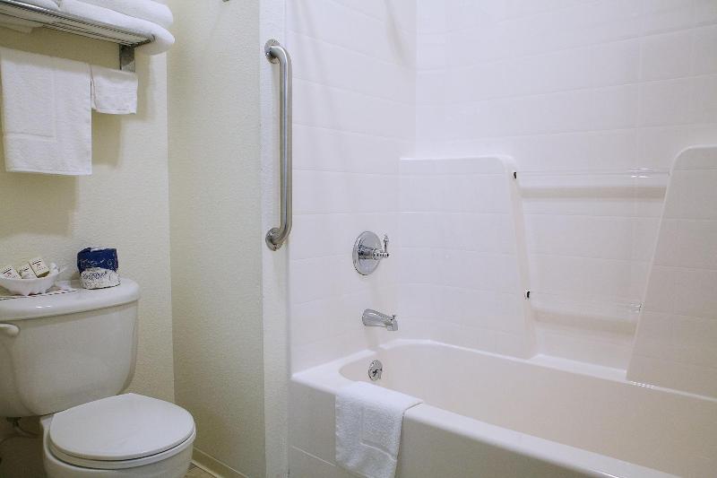 Lighthouse Inn image 7