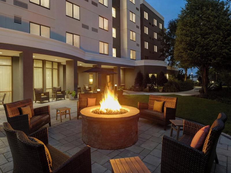 Courtyard By Marriott Lancaster image