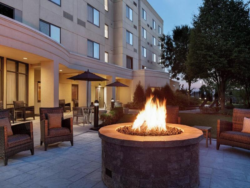Courtyard By Marriott Lancaster image