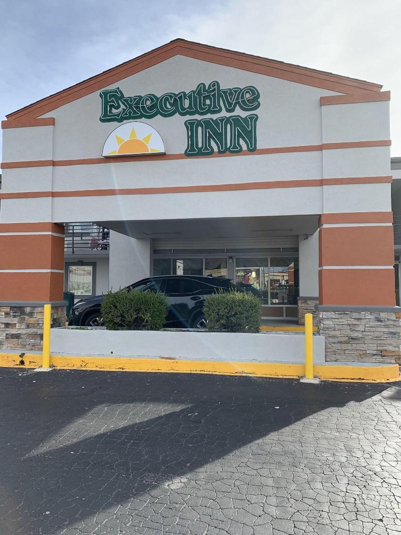 Executive Inn — general view
