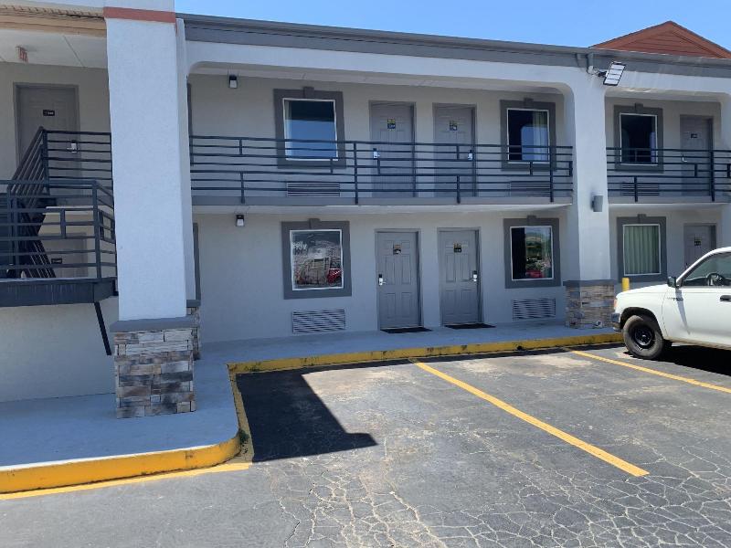 Executive Inn — general view