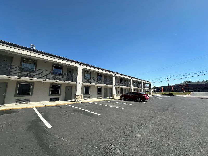 Executive Inn — exterior view