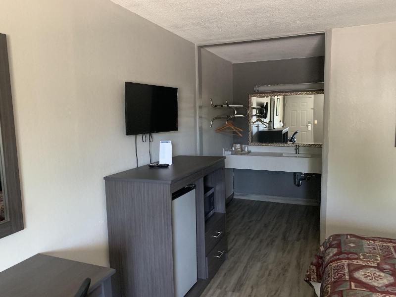 Executive Inn image