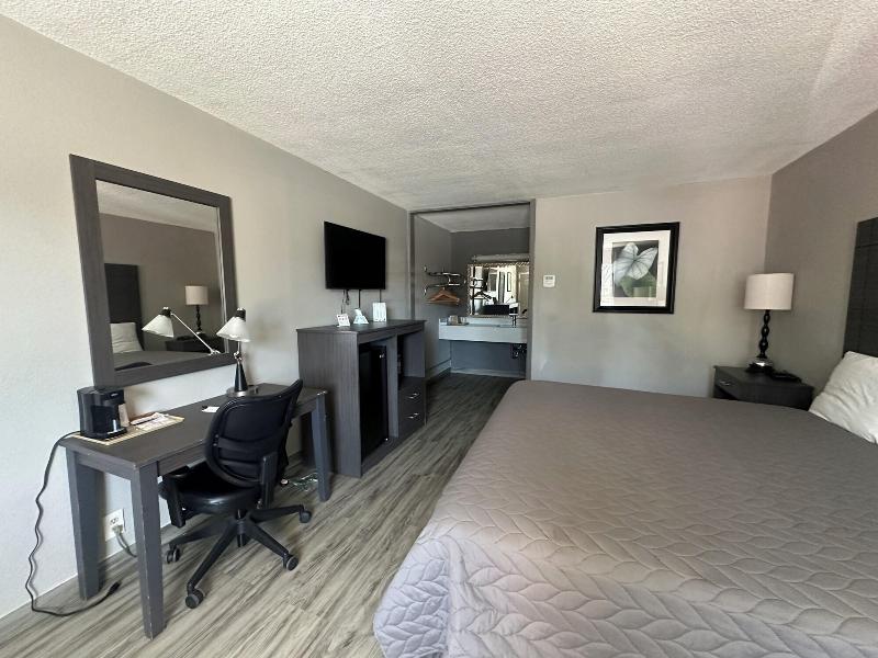 Executive Inn image