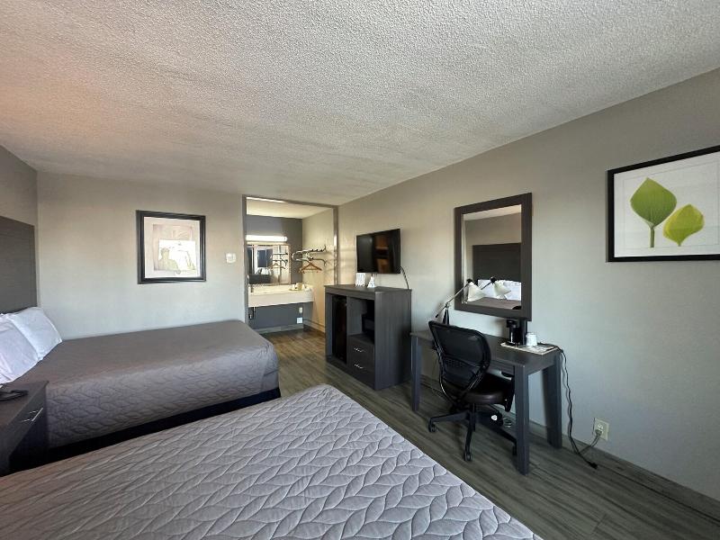 Executive Inn image