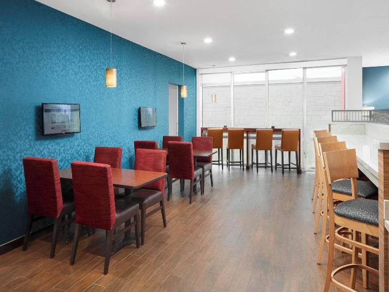 Towneplace Suites By Marriott Tampa South image