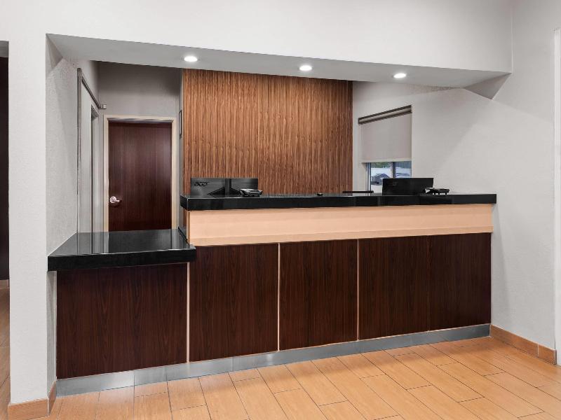 Wingate by Wyndham Oshkosh