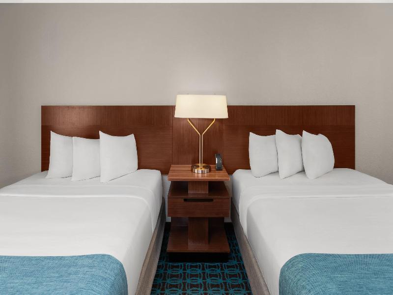 DOUBLE TWO QUEEN BEDS