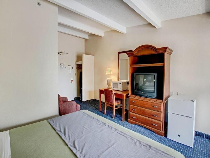 Red Carpet Inn image