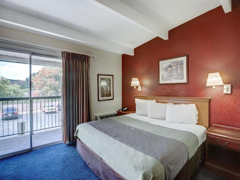 Red Carpet Inn image
