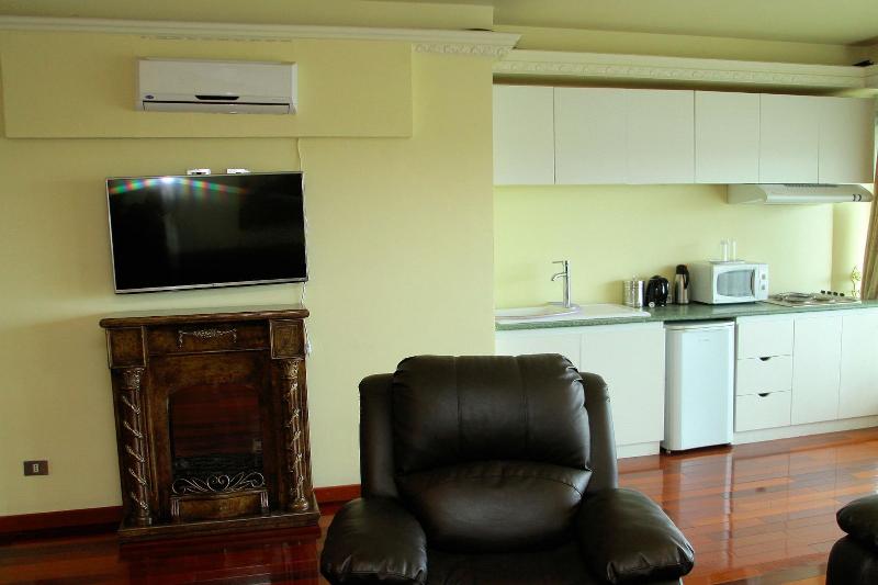 Yoly Addis Hotel image