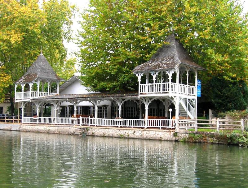Pavillon Bleu image
