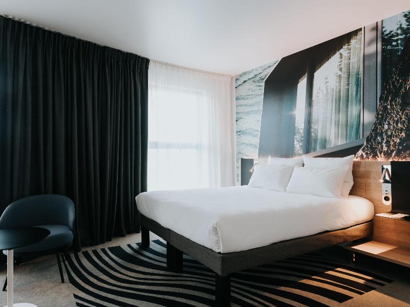 Novotel Angers Centre Gare image
