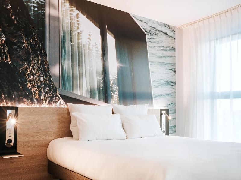 Novotel Angers Centre Gare image