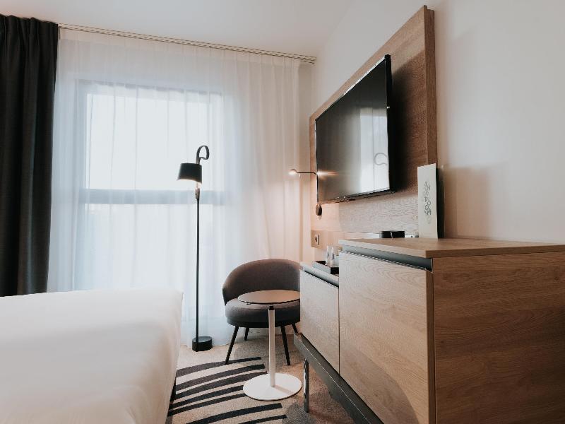 Novotel Angers Centre Gare image